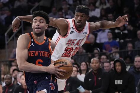 Knicks pull away late without Randle to beat Heat 101-92
